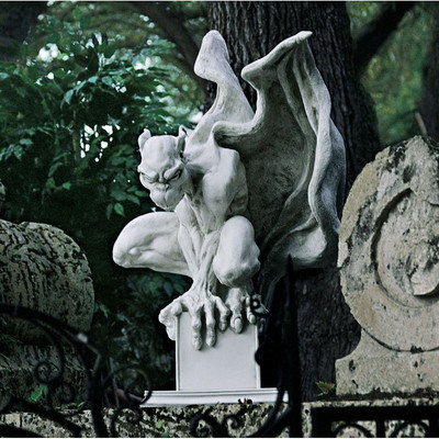 Draga The Gargoyle Vampire Statue Size: Medium